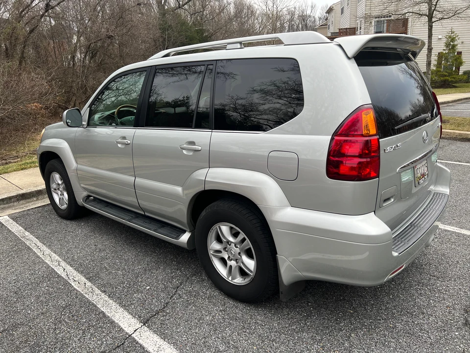 2004 Lexus GX 1st Gen - Image 12 of 31