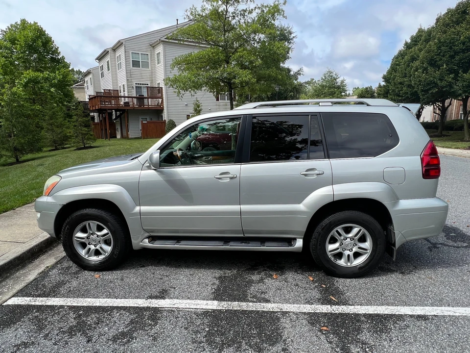 2004 Lexus GX 1st Gen - Image 10 of 31