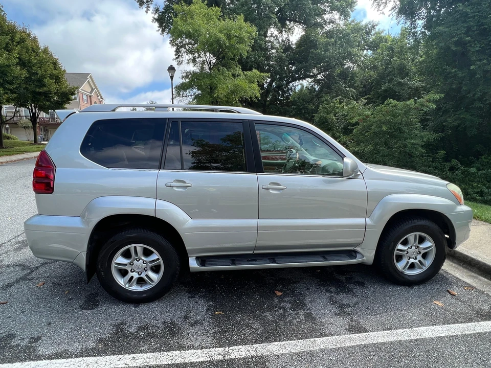 2004 Lexus GX 1st Gen - Image 22 of 31