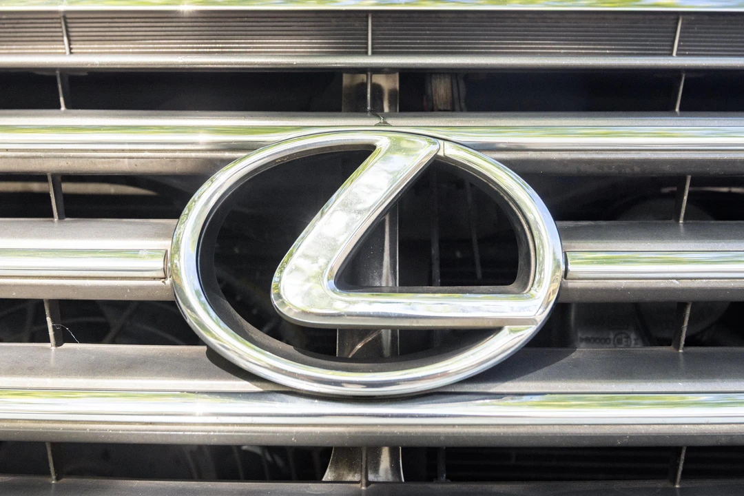 2004 Lexus GX 1st Gen - Image 7 of 9