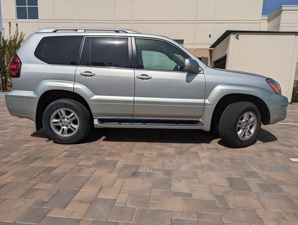 2004 Lexus GX 1st Gen - Image 13 of 31