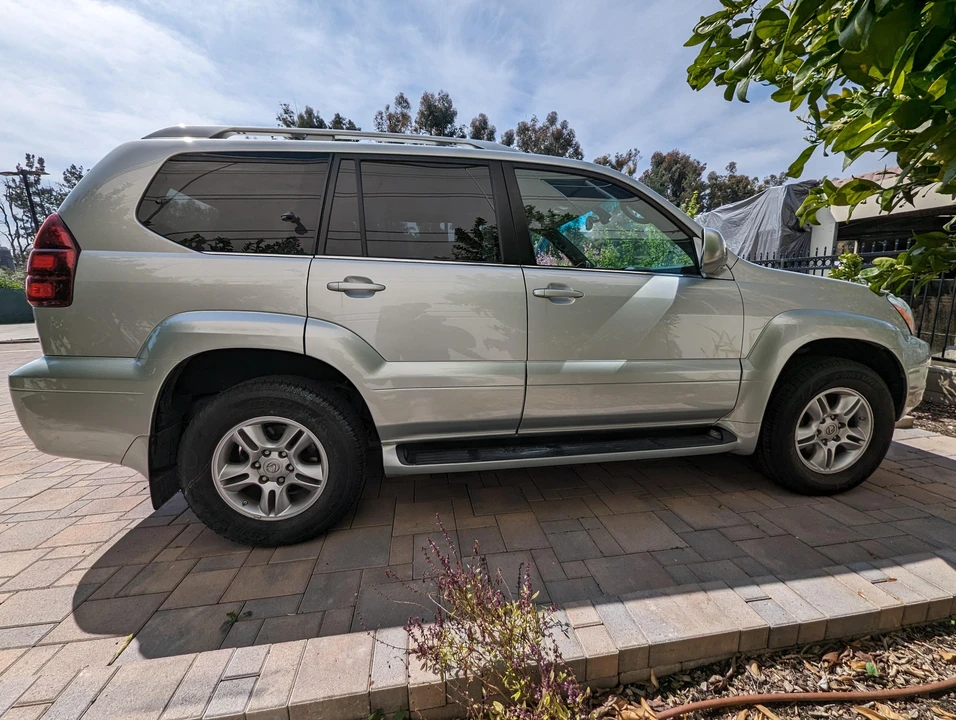 2004 Lexus GX 1st Gen - Image 12 of 31