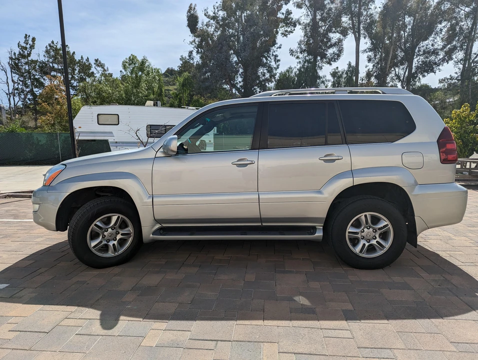 2004 Lexus GX 1st Gen - Image 8 of 31