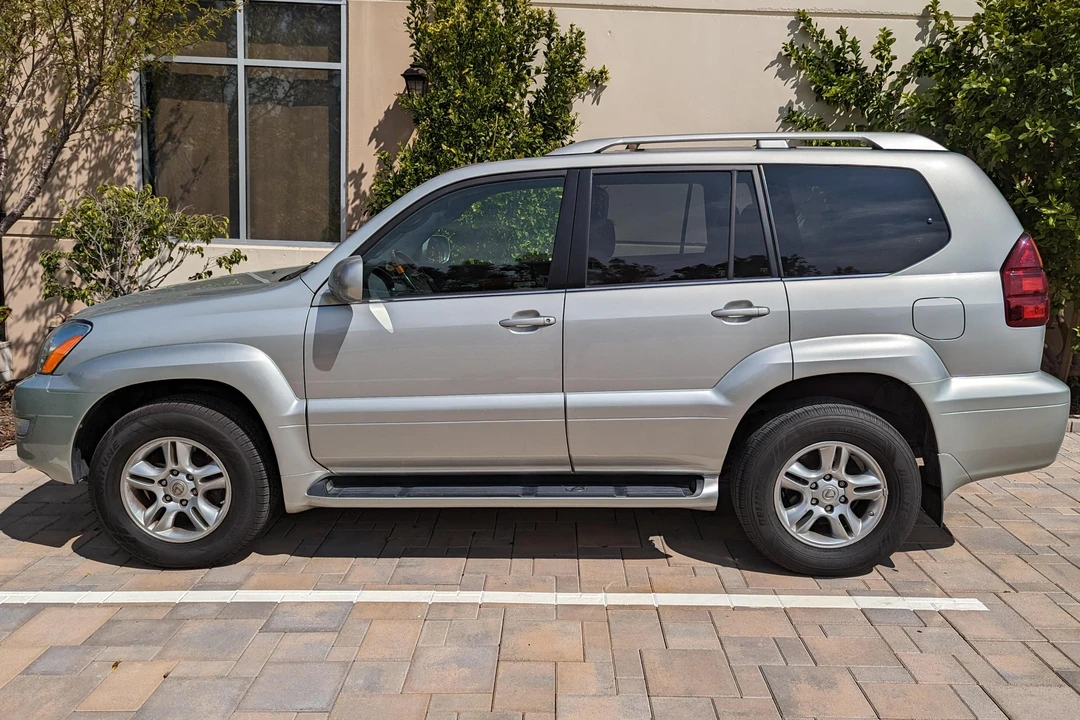 2004 Lexus GX 1st Gen - Image 3 of 31