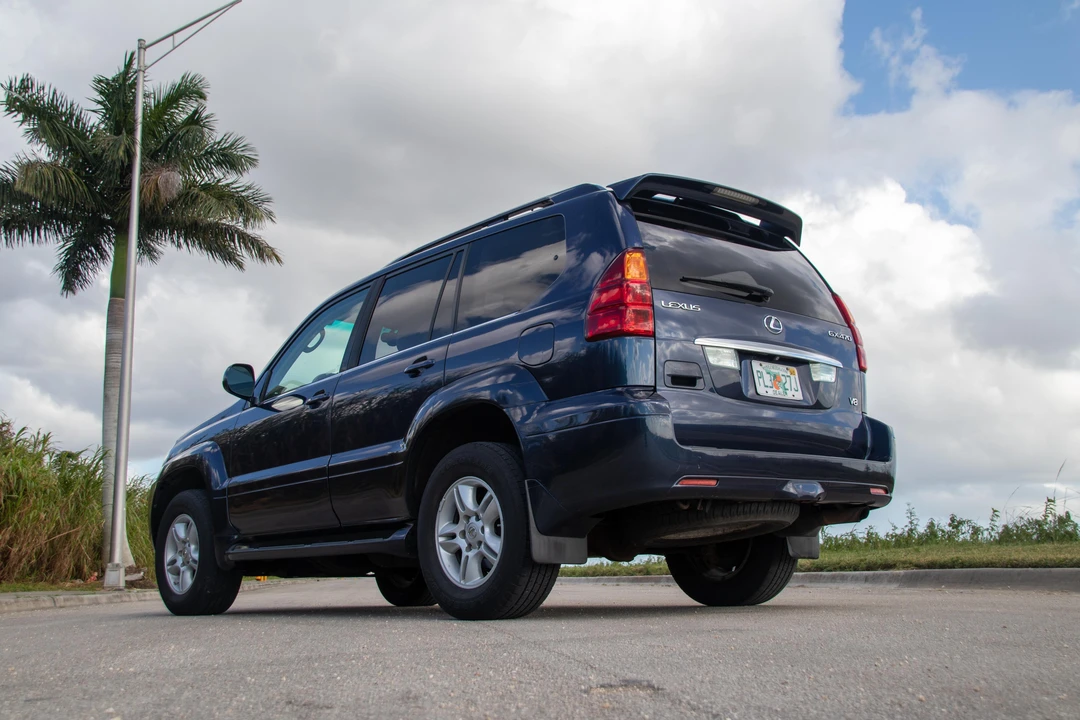 2004 Lexus GX 1st Gen - Image 13 of 31