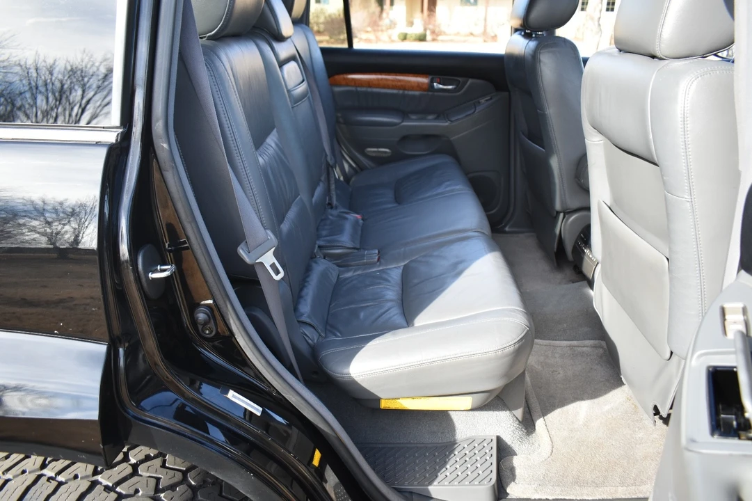 2004 Lexus GX 1st Gen - Image 18 of 21
