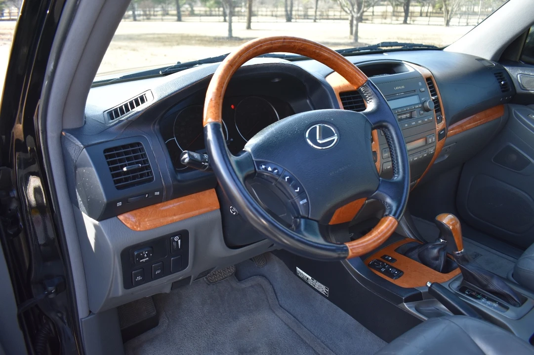 2004 Lexus GX 1st Gen - Image 13 of 21