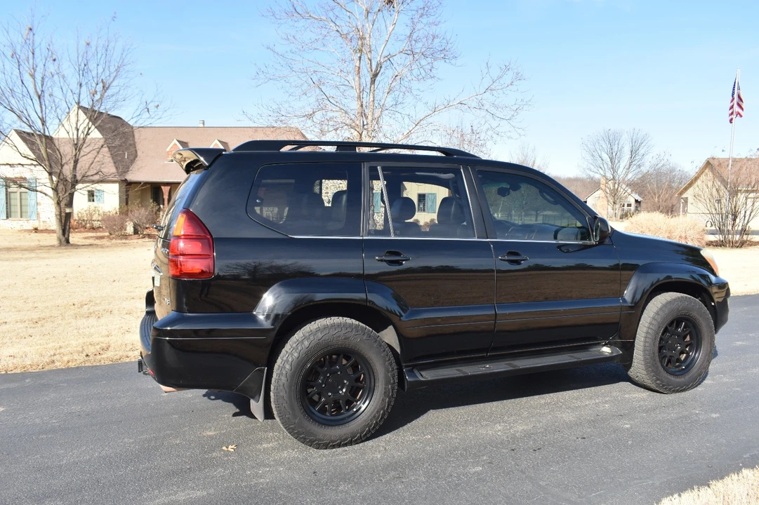 2004 Lexus GX 1st Gen - Image 9 of 21