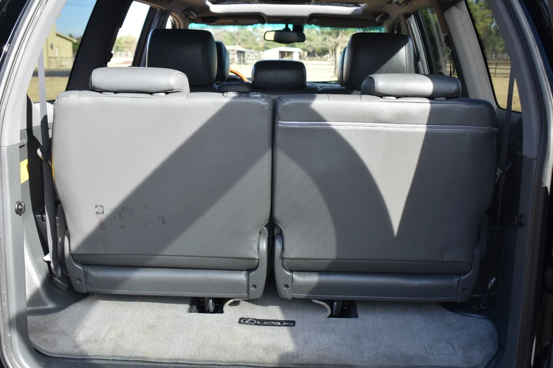 2004 Lexus GX 1st Gen - Image 17 of 21