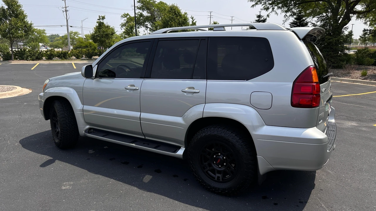 2004 Lexus GX 1st Gen - Image 11 of 31