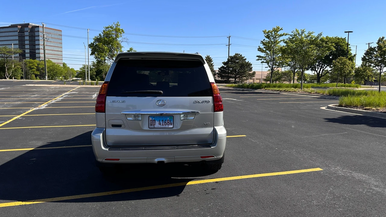 2004 Lexus GX 1st Gen - Image 15 of 31