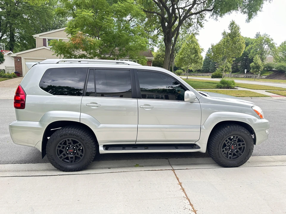 2004 Lexus GX 1st Gen - Image 21 of 31
