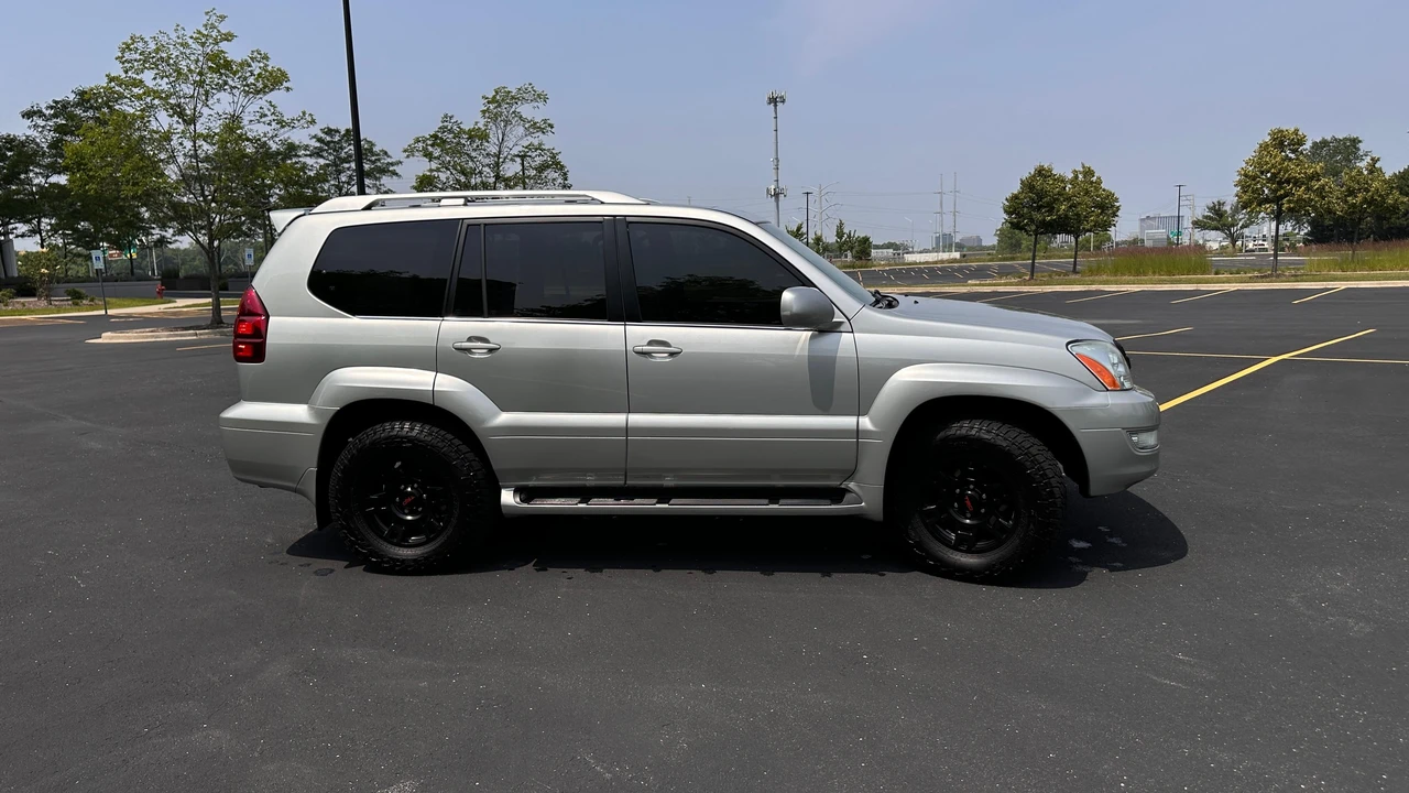 2004 Lexus GX 1st Gen - Image 22 of 31