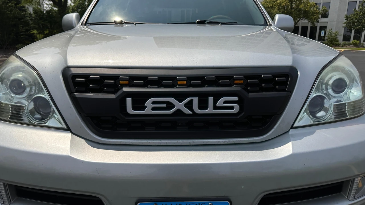 2004 Lexus GX 1st Gen - Image 25 of 31