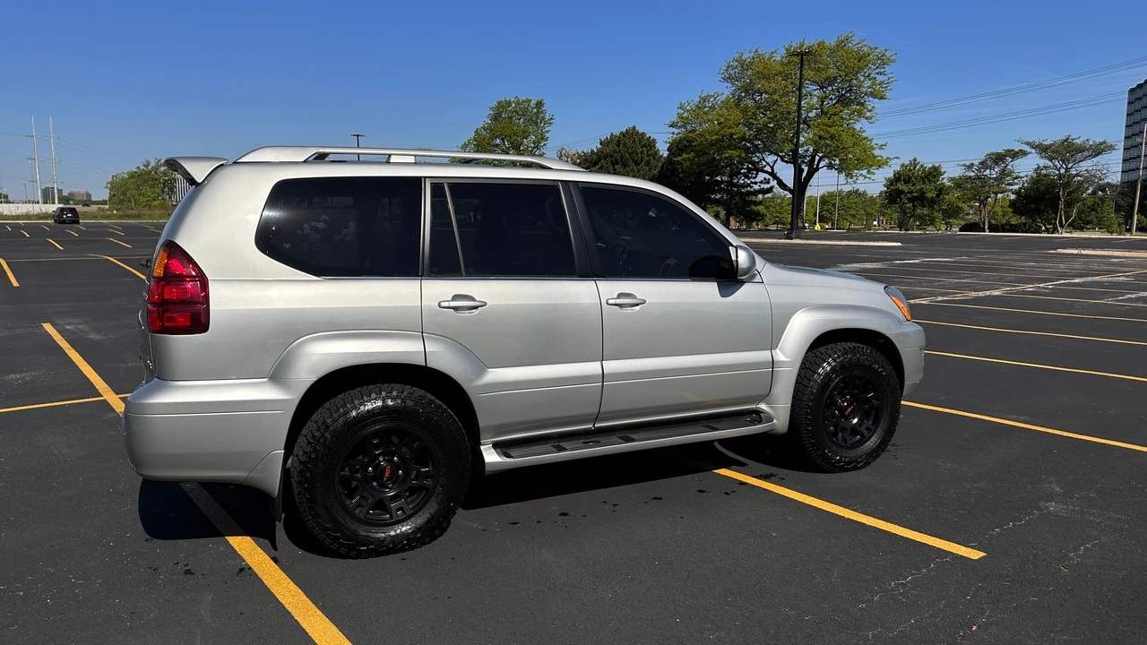 2004 Lexus GX 1st Gen - Image 20 of 31