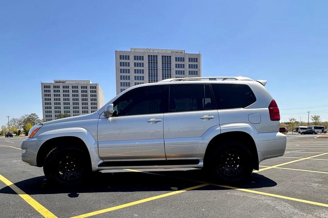 2004 Lexus GX 1st Gen - Image 10 of 31