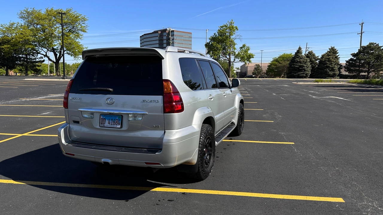 2004 Lexus GX 1st Gen - Image 16 of 31