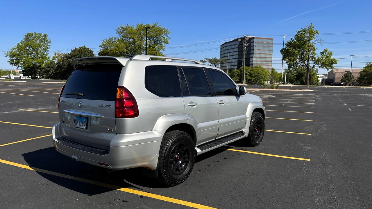 2004 Lexus GX 1st Gen - Image 19 of 31