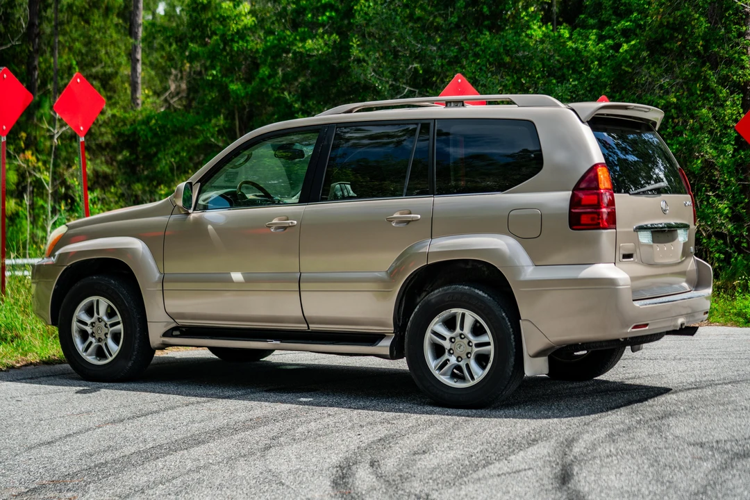 2004 Lexus GX 1st Gen - Image 15 of 31