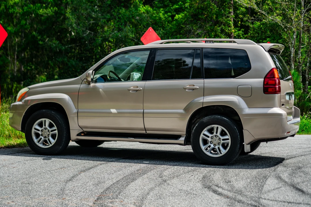 2004 Lexus GX 1st Gen - Image 14 of 31