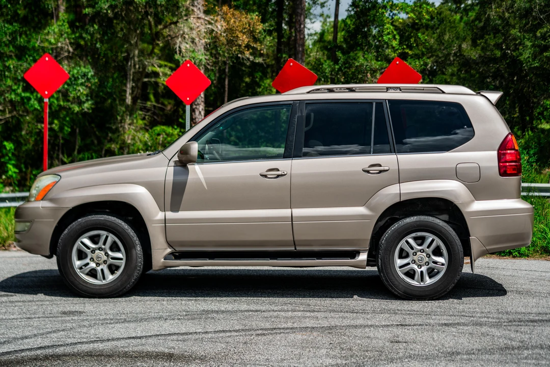 2004 Lexus GX 1st Gen - Image 13 of 31