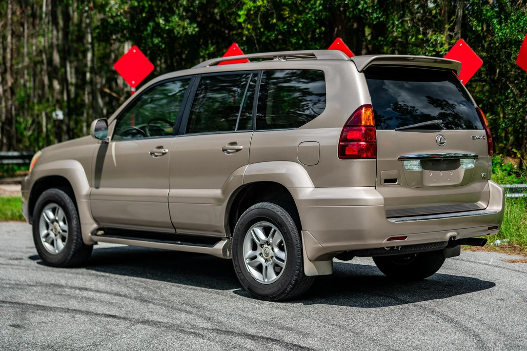 2004 Lexus GX 1st Gen - Image 16 of 31
