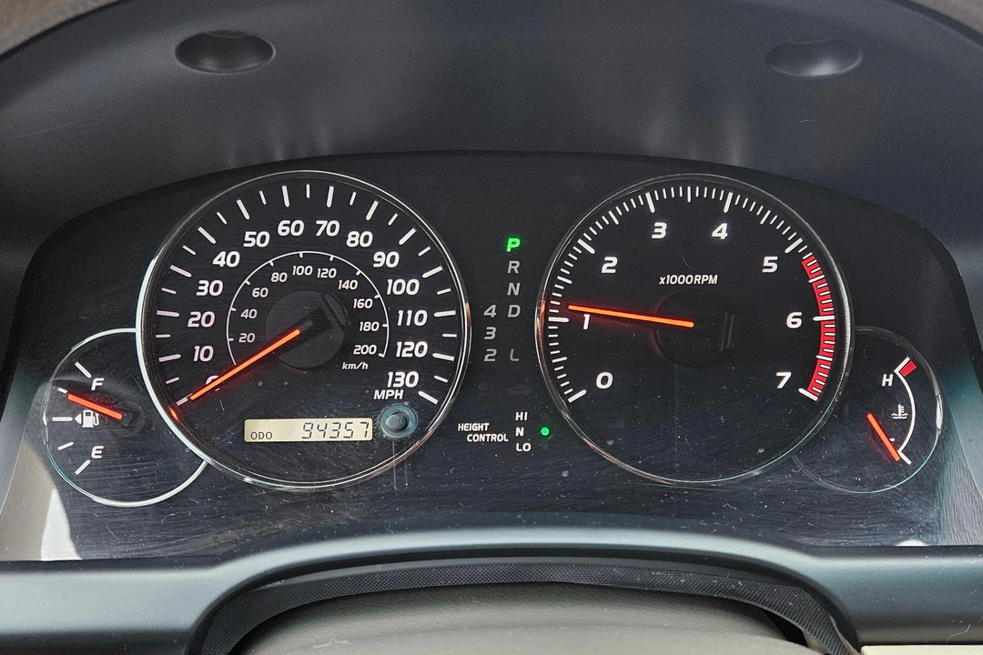 2004 Lexus GX 1st Gen - Image 28 of 31