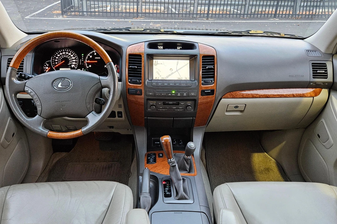 2004 Lexus GX 1st Gen - Image 25 of 31