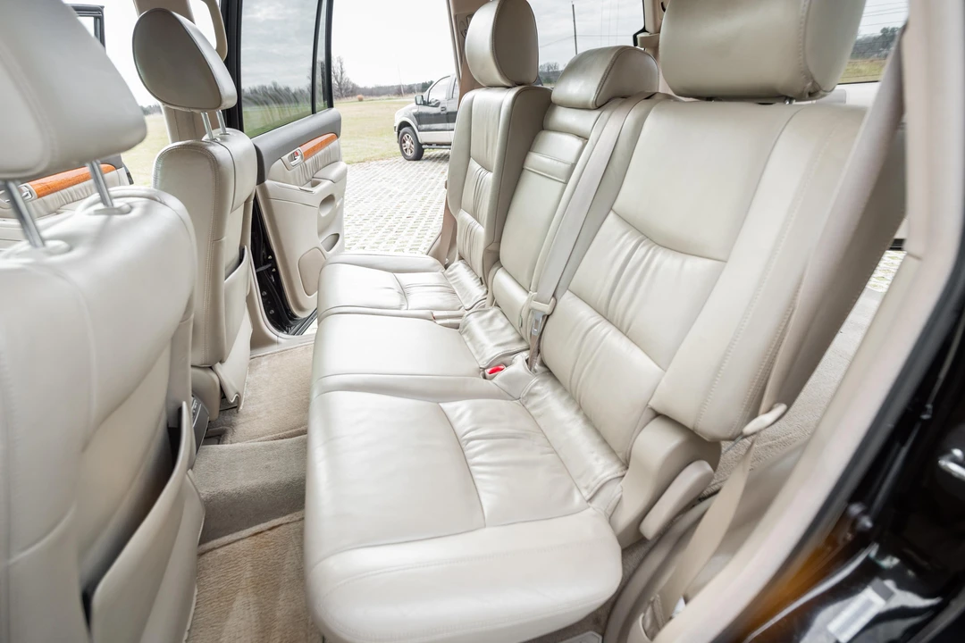 2004 Lexus GX 1st Gen - Image 27 of 31