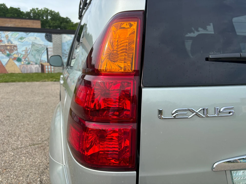 2004 Lexus GX 1st Gen - Image 20 of 31