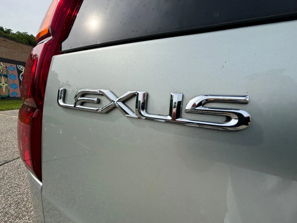 2004 Lexus GX 1st Gen - Image 21 of 31
