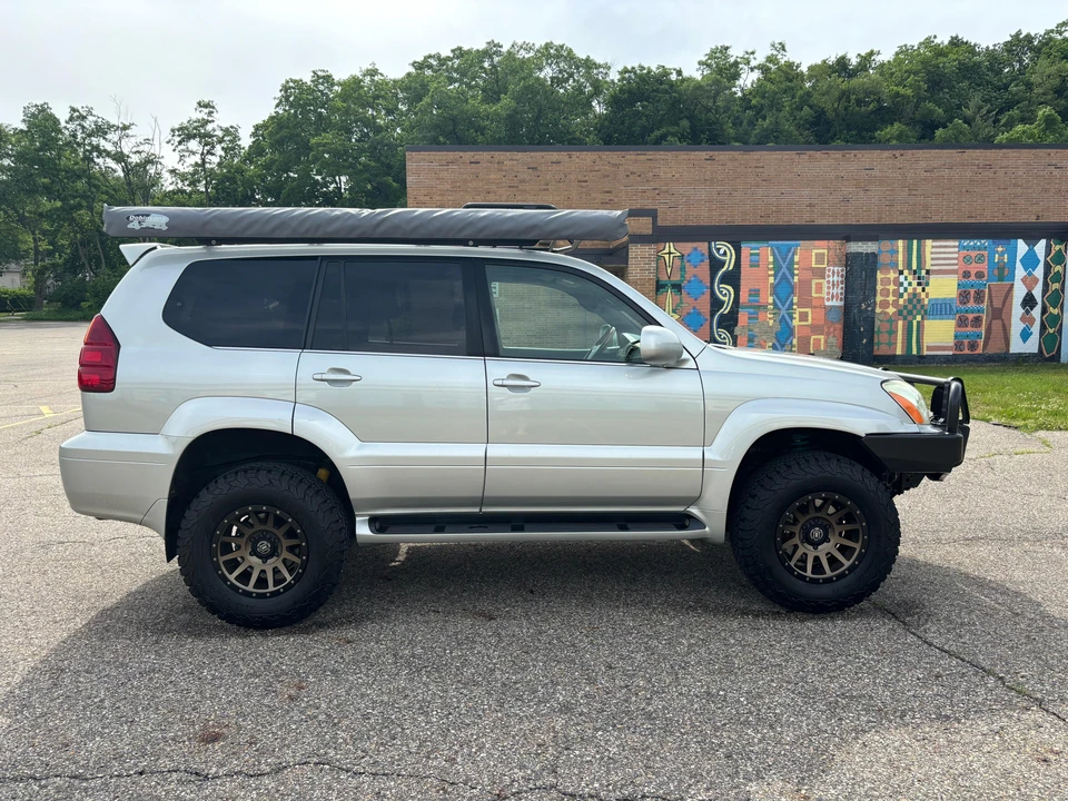 2004 Lexus GX 1st Gen - Image 11 of 31