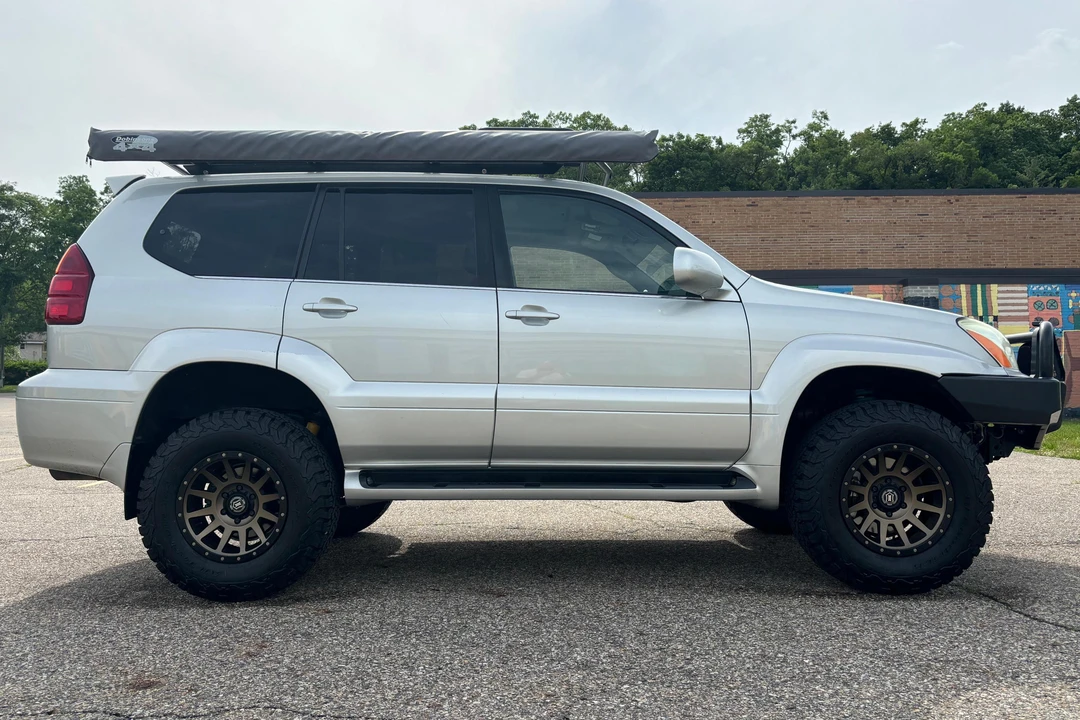 2004 Lexus GX 1st Gen - Image 3 of 31