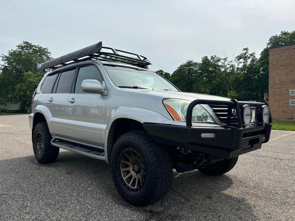 2004 Lexus GX 1st Gen - Image 13 of 31