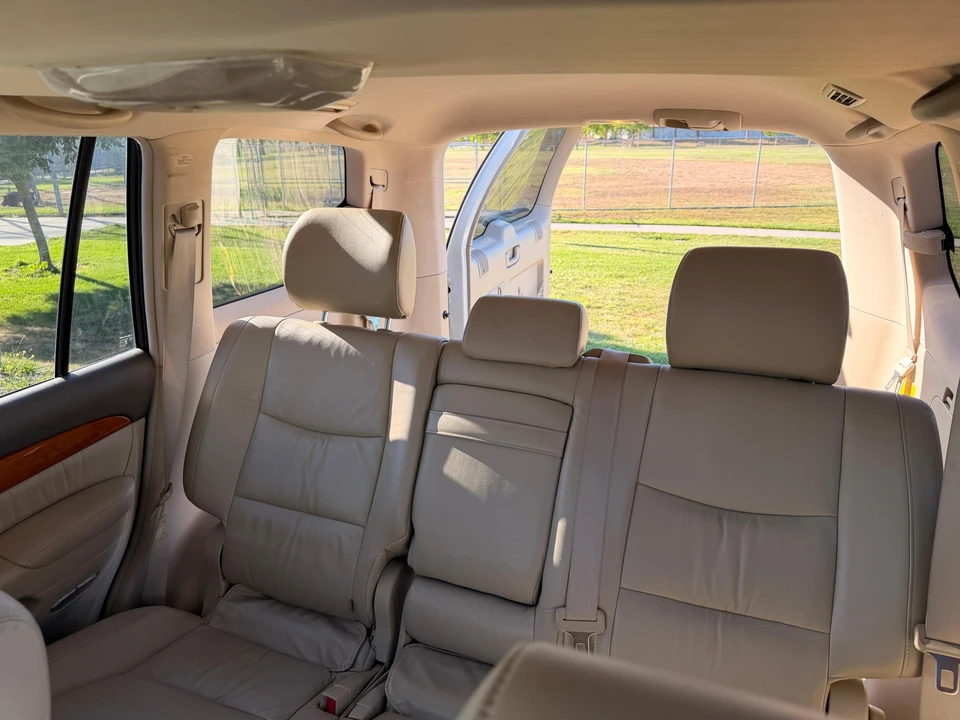 2004 Lexus GX 1st Gen - Image 27 of 31