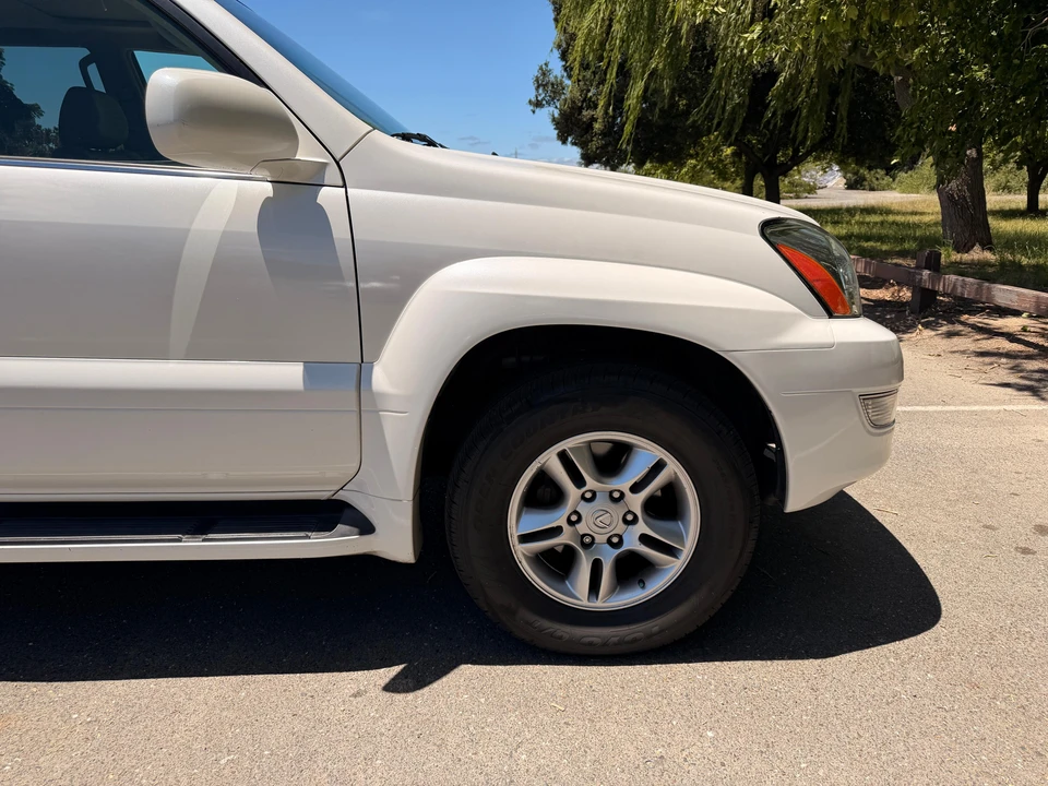 2004 Lexus GX 1st Gen - Image 18 of 31