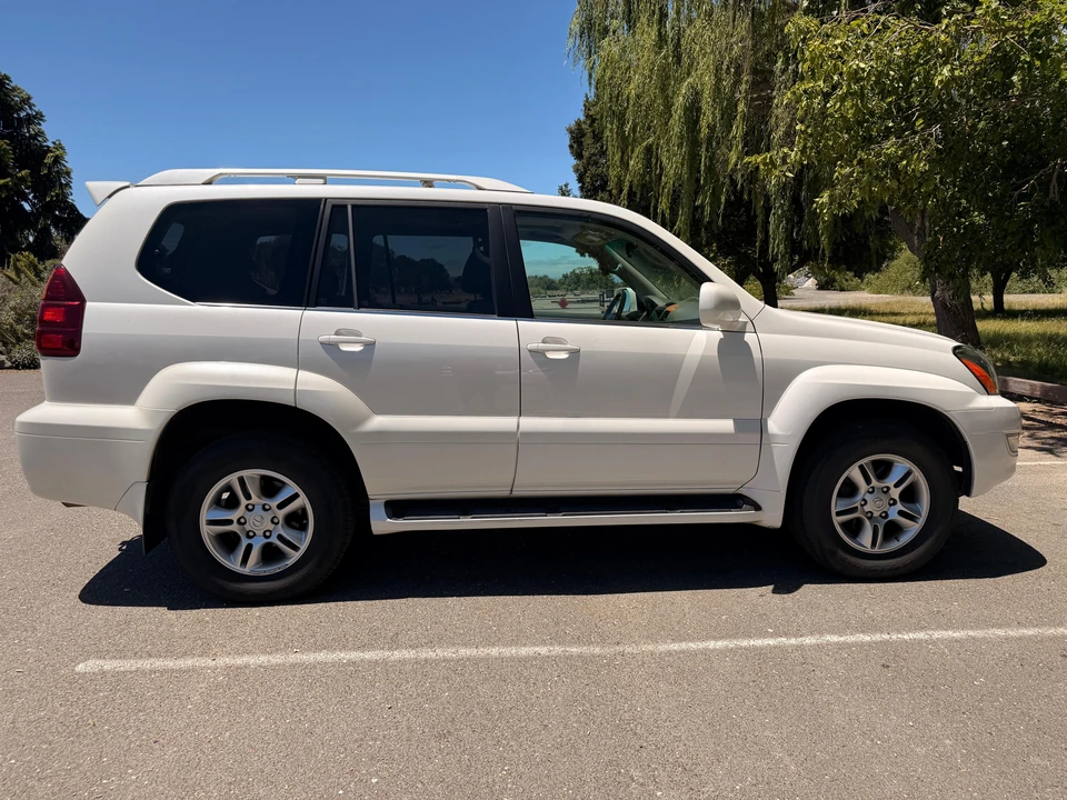 2004 Lexus GX 1st Gen - Image 10 of 31