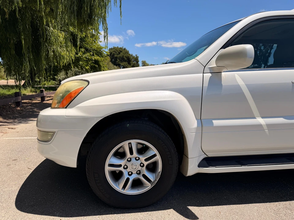 2004 Lexus GX 1st Gen - Image 15 of 31