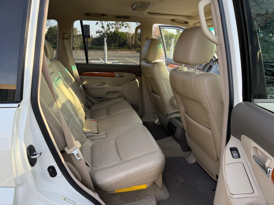 2004 Lexus GX 1st Gen - Image 24 of 31