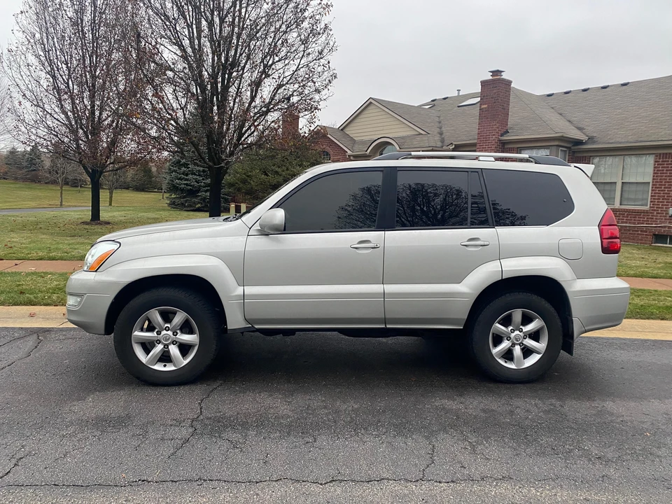 2004 Lexus GX 1st Gen - Image 11 of 31