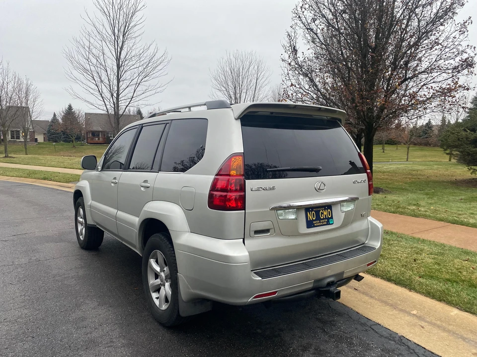 2004 Lexus GX 1st Gen - Image 15 of 31