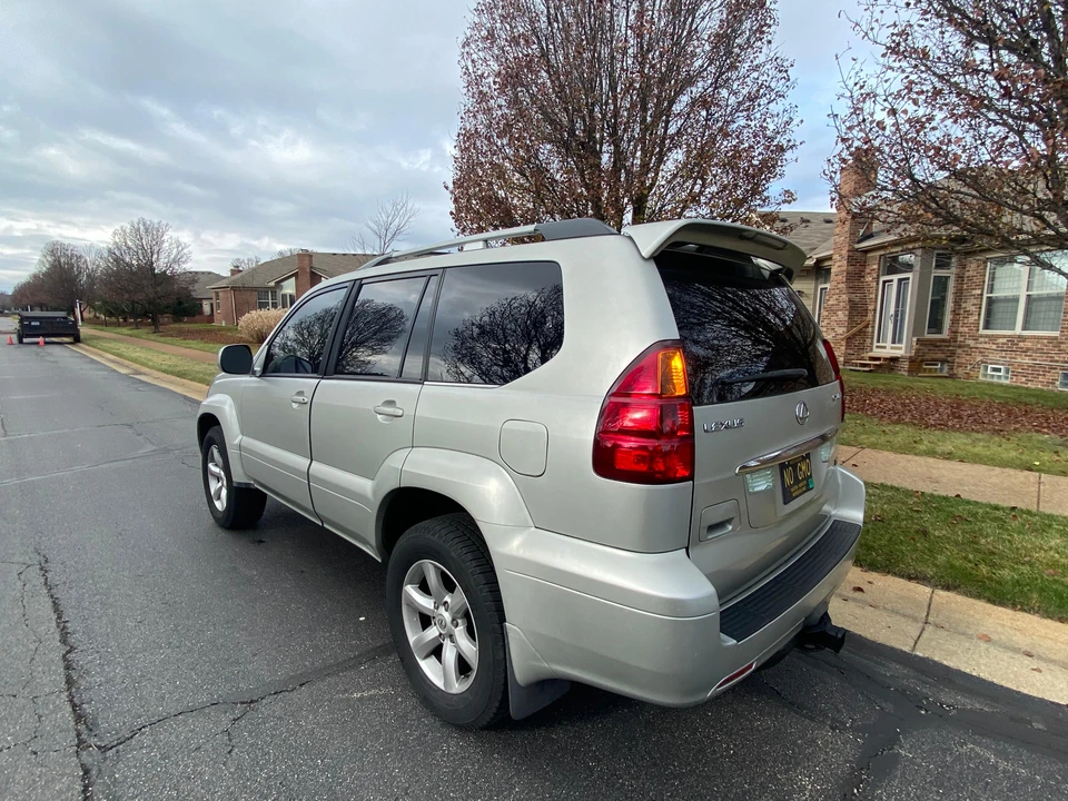 2004 Lexus GX 1st Gen - Image 13 of 31
