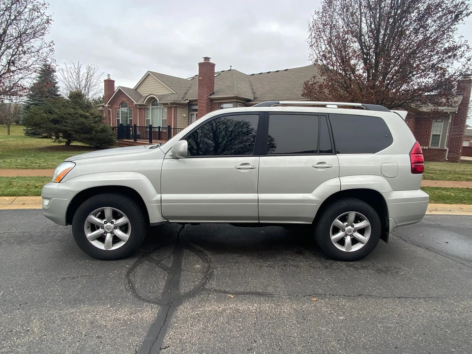 2004 Lexus GX 1st Gen - Image 12 of 31