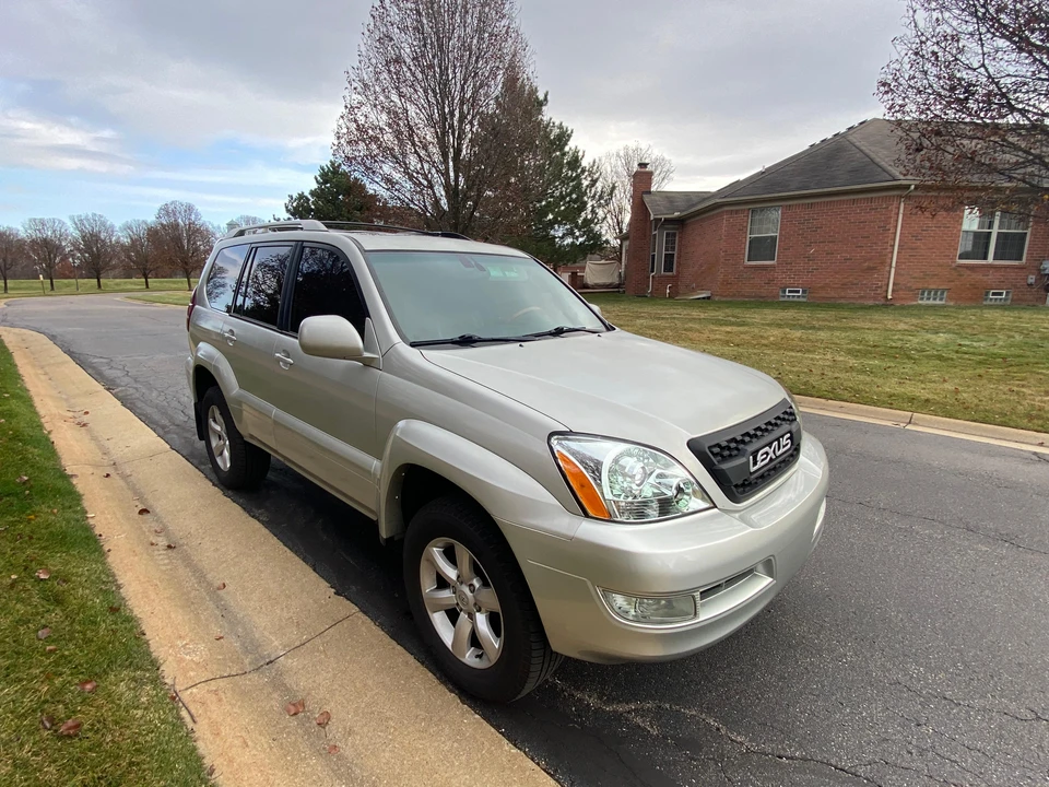 2004 Lexus GX 1st Gen - Image 23 of 31