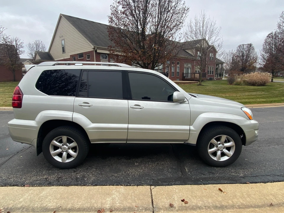 2004 Lexus GX 1st Gen - Image 21 of 31