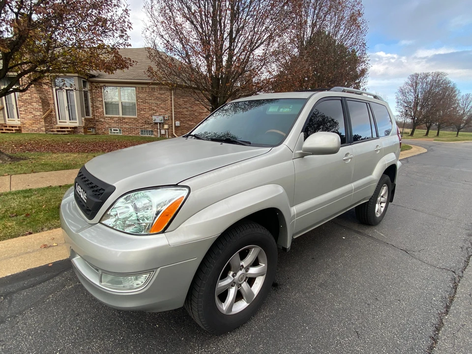 2004 Lexus GX 1st Gen - Image 9 of 31