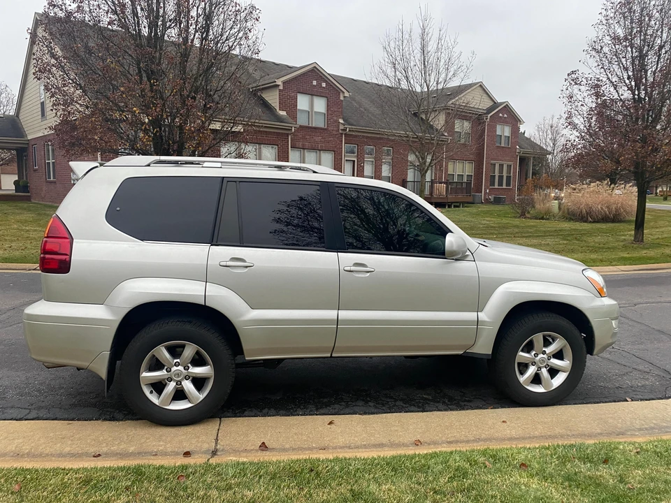 2004 Lexus GX 1st Gen - Image 20 of 31