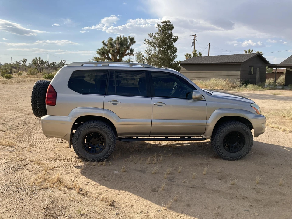 2004 Lexus GX 1st Gen - Image 19 of 31