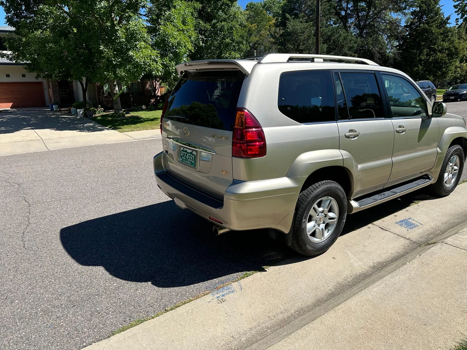 2004 Lexus GX 1st Gen - Image 11 of 31