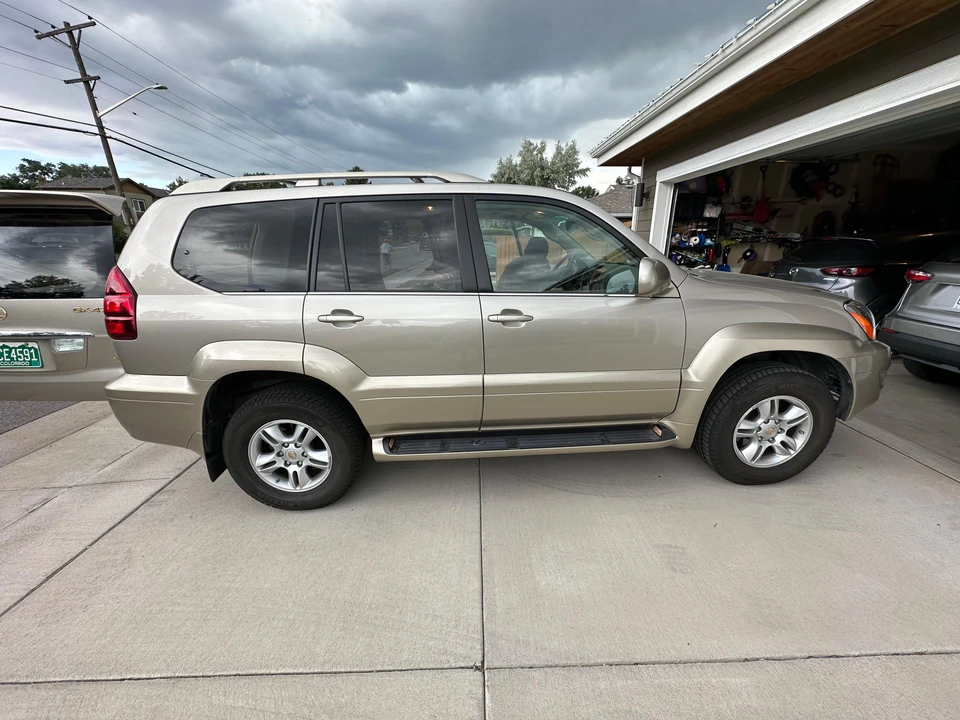 2004 Lexus GX 1st Gen - Image 12 of 31